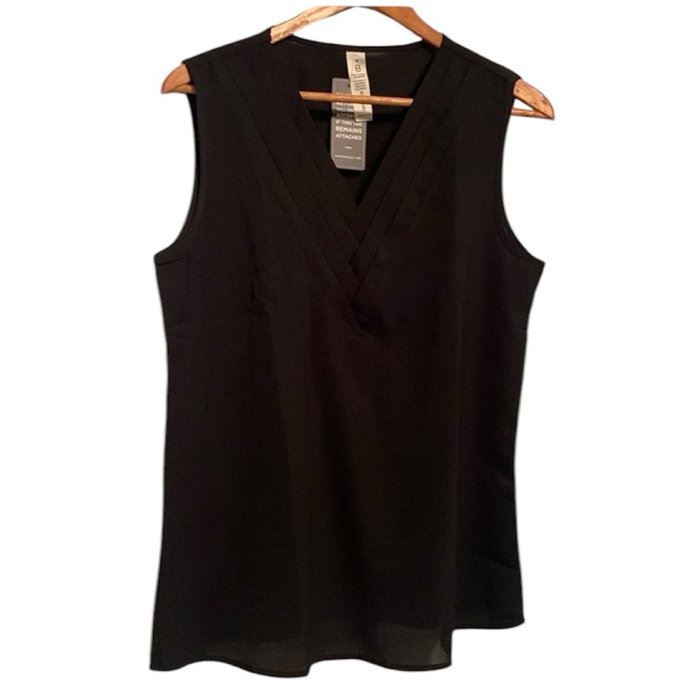 Black Blooming Jelly lightweight semi-sheer v-neck women’s top. Size medium. NWT